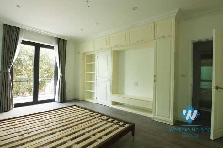 A gorgeous villa in Vinhome Riverside Long Bien for rent